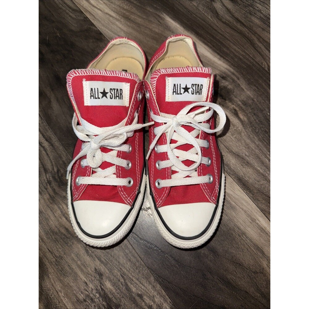 red converse Low Cut Unisex Sz 8 Previously Worn But In Great Overall Condition